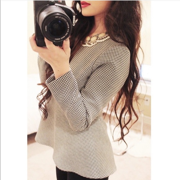 Top/Sweater - Picture 2 of 6